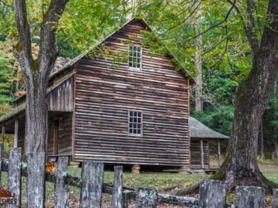 Where Should I Stay While Visiting the Smokies || Dirt In My Shoes