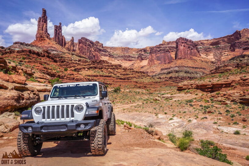 Jeep on White Rim Trail in Canyonlands National Park